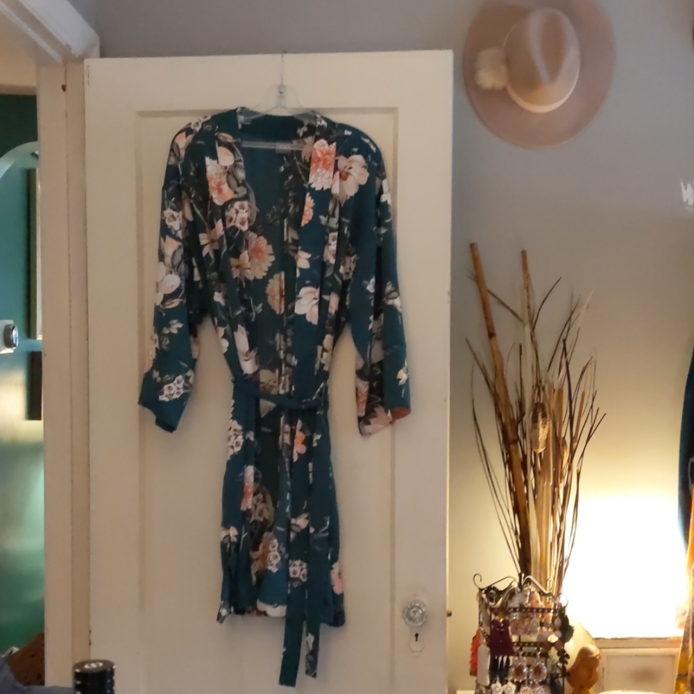 New York and Company Floral Kimono
